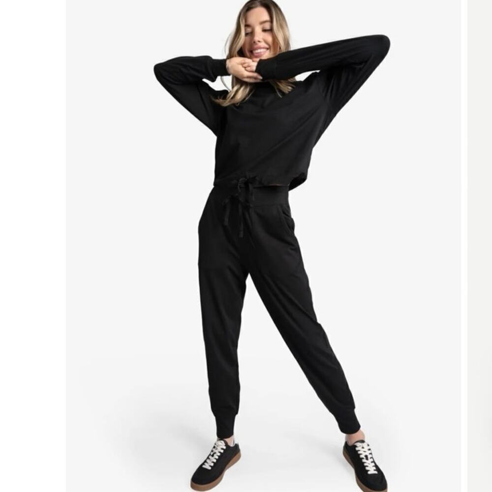 LOLË Om Tech Joggers Black Light Weight Size M